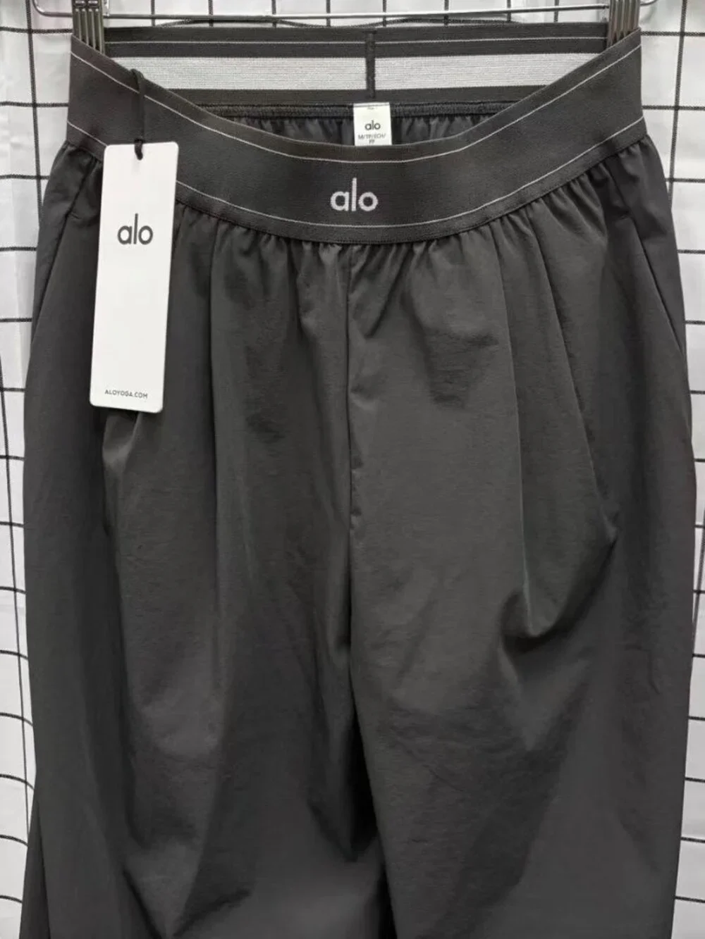 NWT ALO Yoga Women's Dark Grey Suit Pants Comfortable Fit🏃‍♀️Regular Size 🛋️
